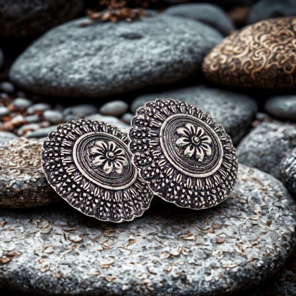 Heeraya Vintage Oxidized Floral Stud Earrings🌸